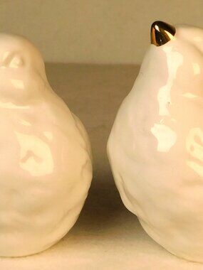 Pair of White Ceramic  Birds w/Gold Beaks Abbott Collection Figurines Decoration